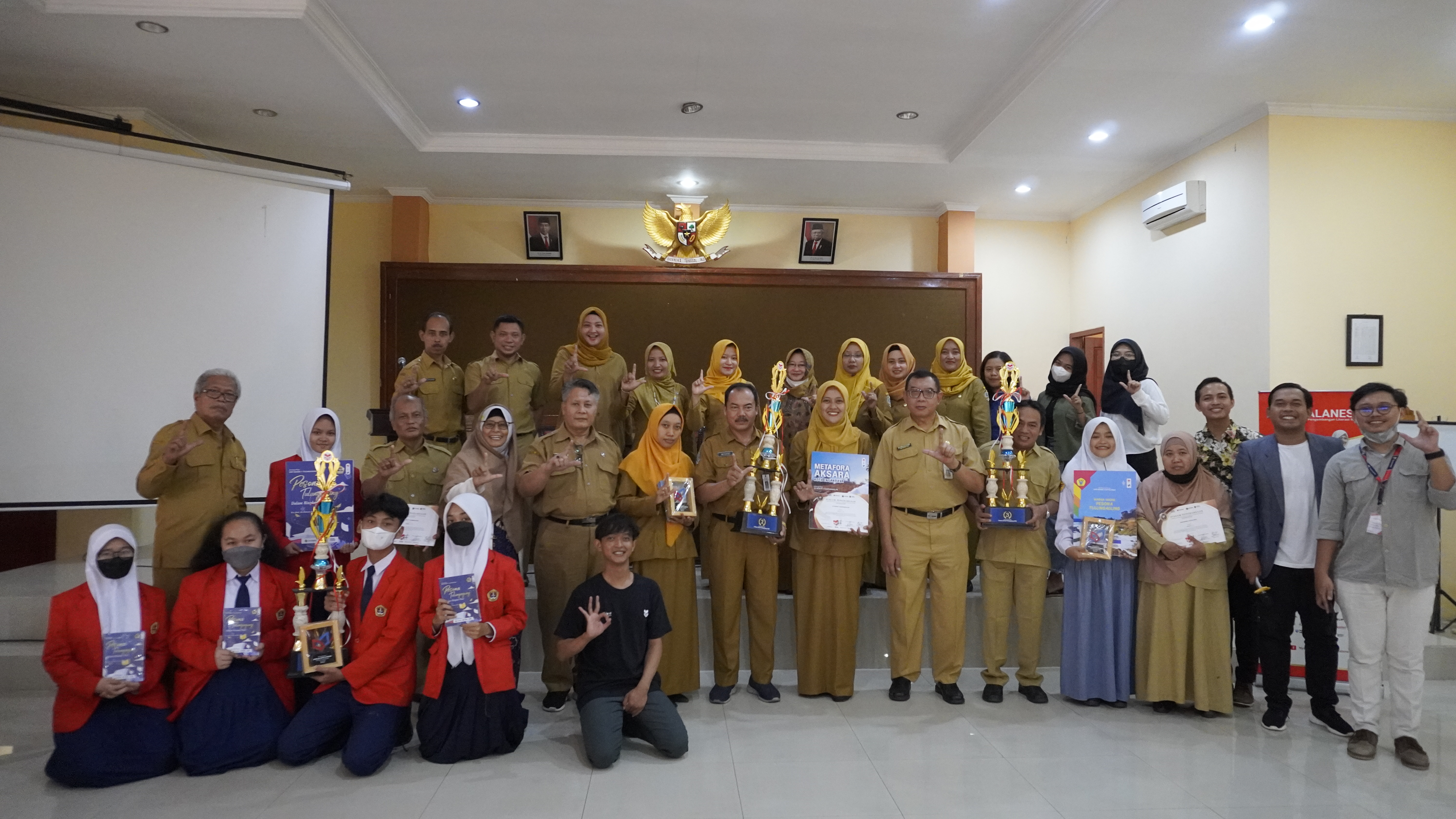 Kegiatan Peluncuran Buku dan Penyerahan Fasilitas Sekolah Juara Gebyar Literasi Tulungagung
